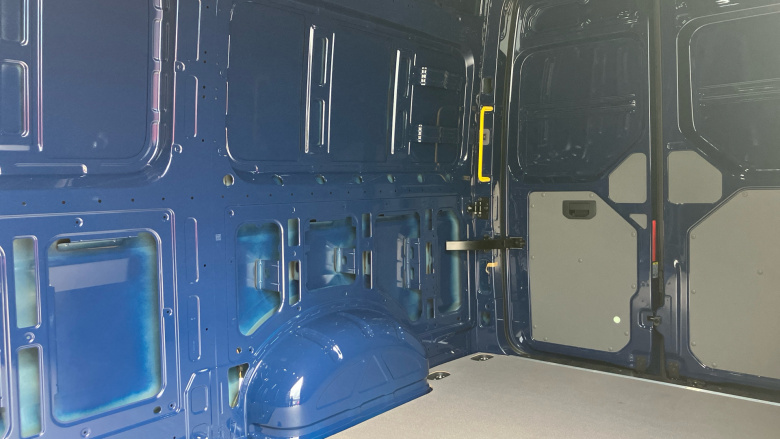 Volkswagen Crafter Cr35 Mwb Diesel 4Motion 2.0 TDI 177PS Commerce Plus Low Roof Van Auto